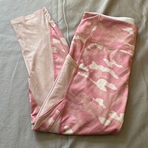 Vogo Athletica pink camo leggings size Medium
